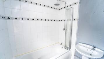 House, 3 Bedrooms, Balcony, Garden View | Bathroom