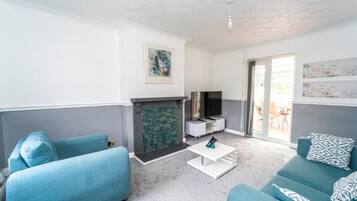 House, 3 Bedrooms, Balcony, Garden View | Living room