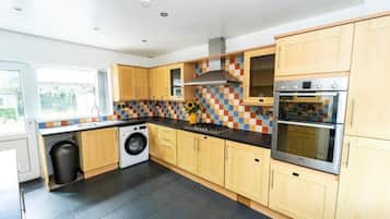 House, 3 Bedrooms, Balcony, Garden View | Interior