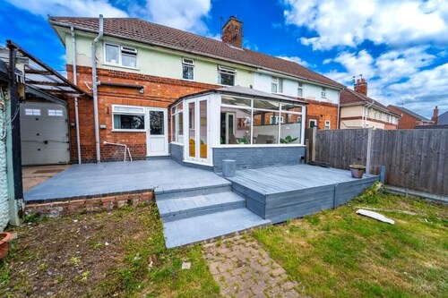 Sunny Lodge in Anstey - Spacious 3 Bedroom Home