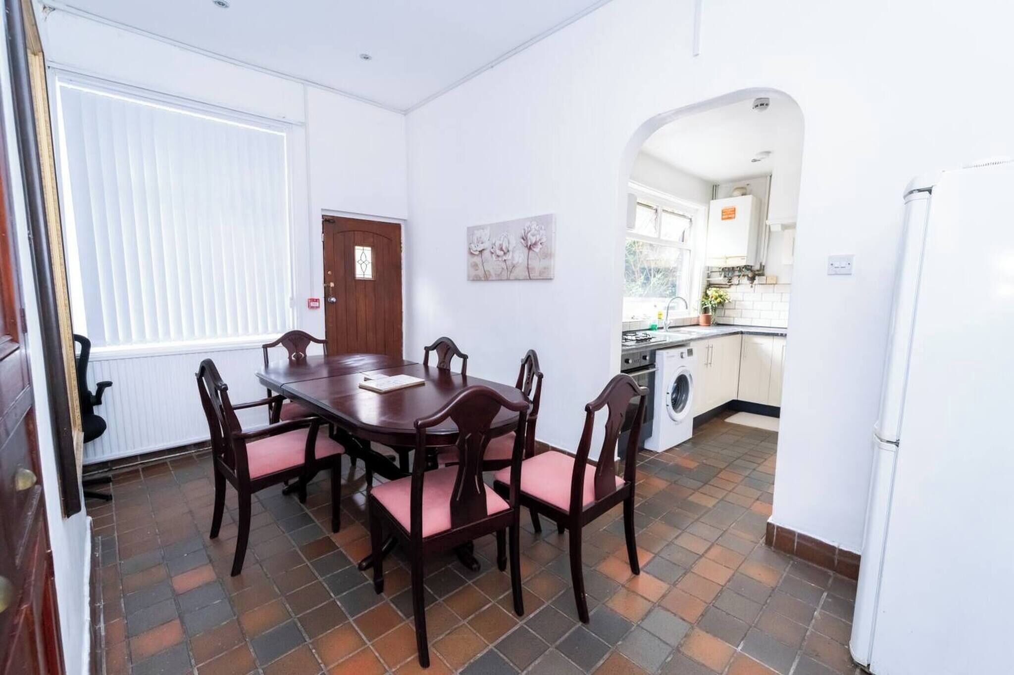 House, 6 Bedrooms | Dining