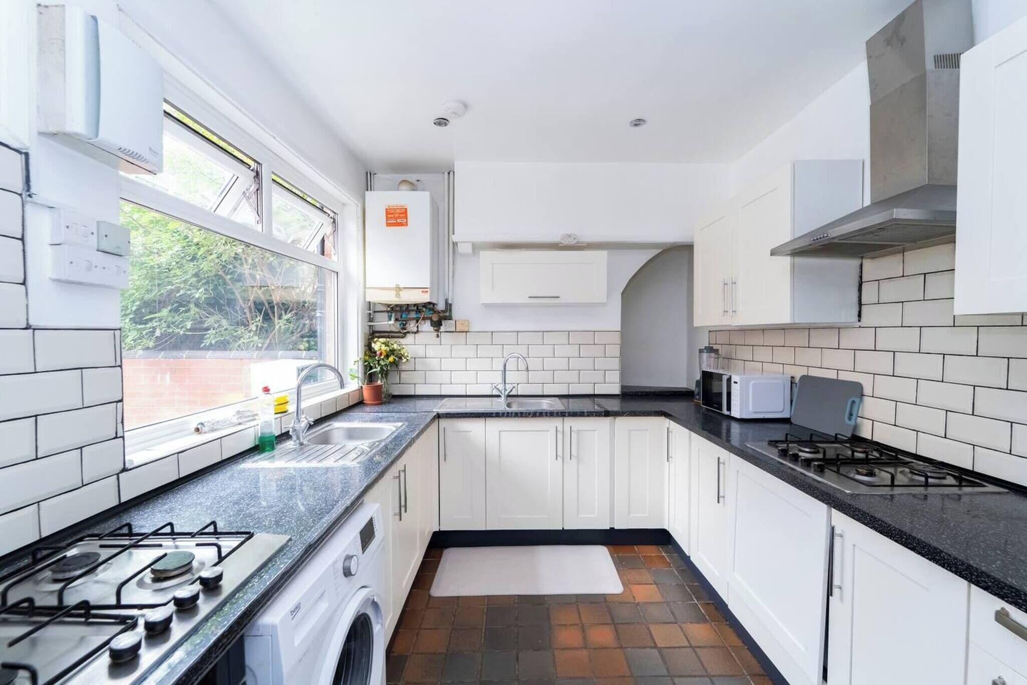 House, 6 Bedrooms | Private kitchen