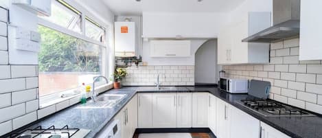 Casa, 6 quartos | Cozinha privada