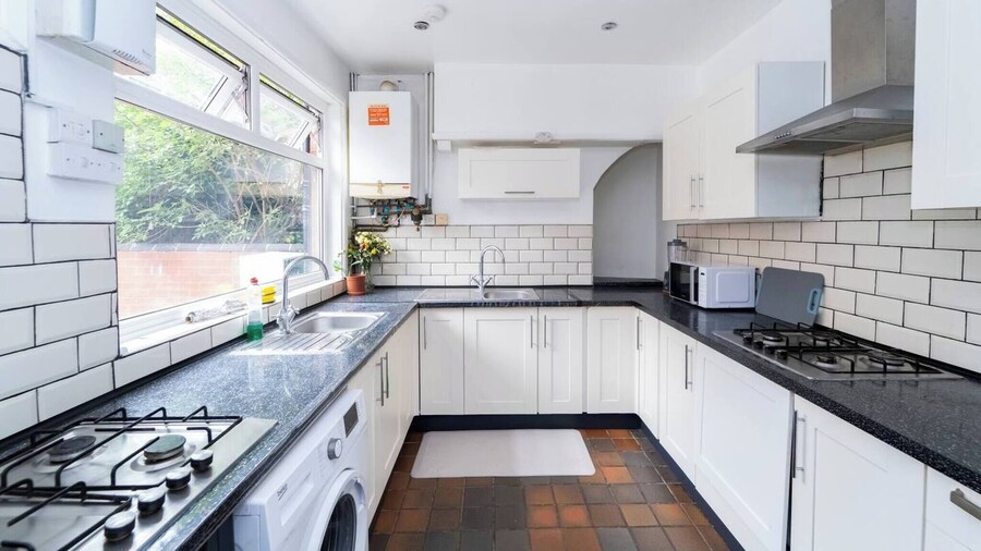 Charming Victorian Home in Heart of Leicester