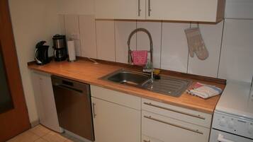 Kühlschrank, Ofen, Herdplatte, Geschirrspüler