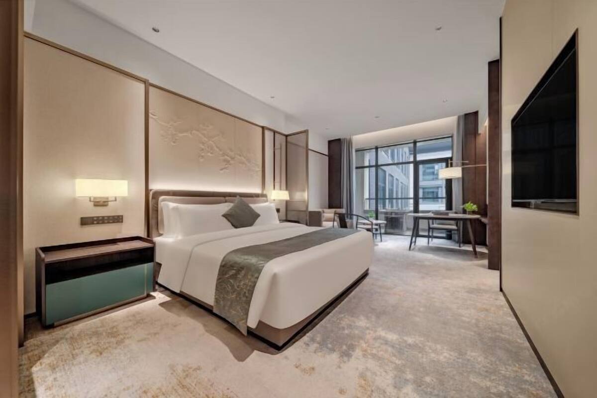 In-room safe, blackout drapes, WiFi (free)