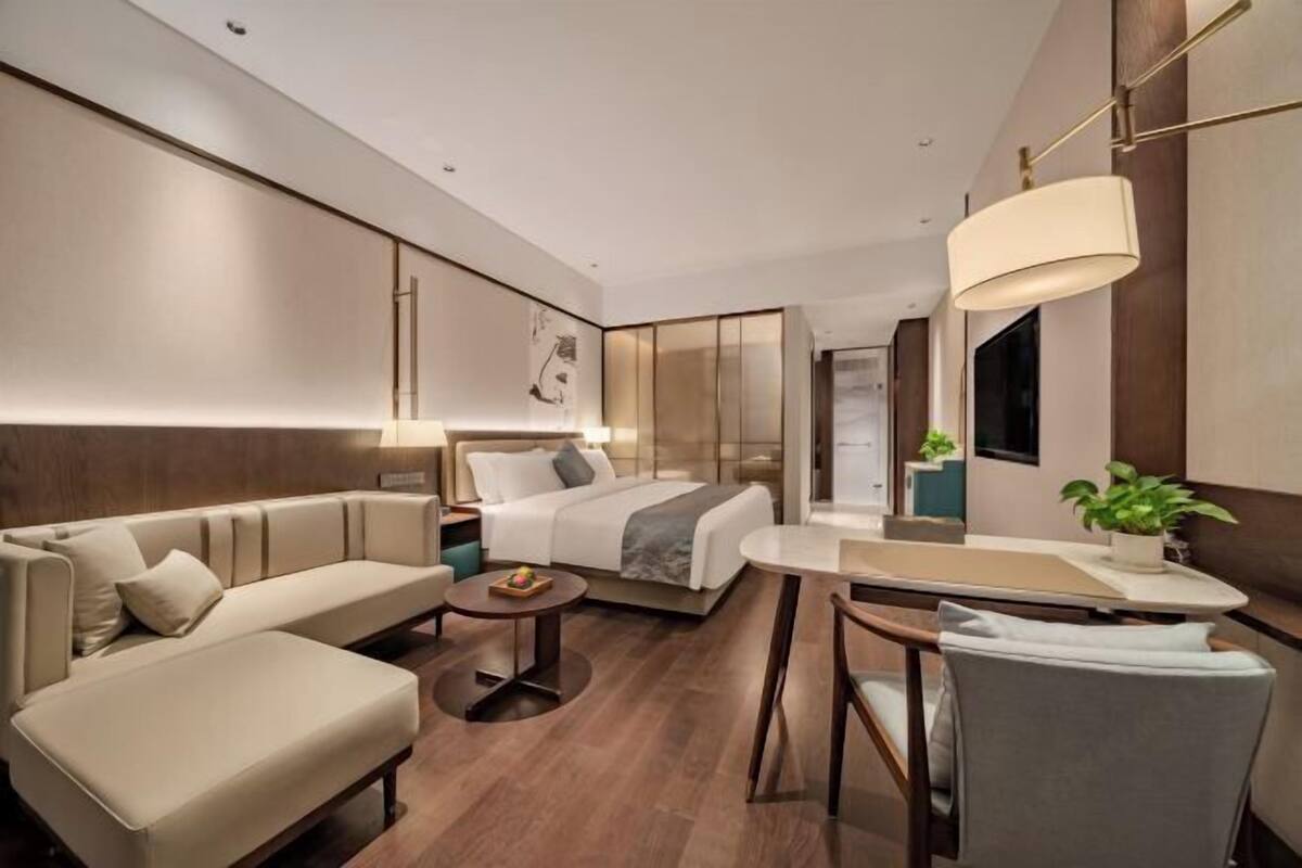 In-room safe, blackout drapes, WiFi (free)