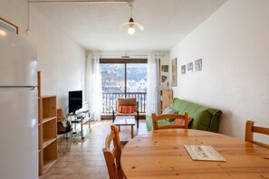 TV - Charming Apartment with Mountain View – Briançon (Briançon)