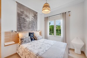 2 bedrooms, iron/ironing board, WiFi, bed sheets