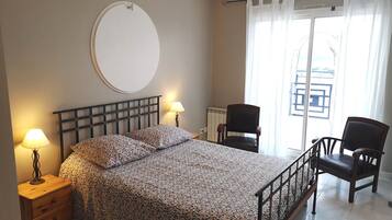 2 bedrooms, iron/ironing board, bed sheets