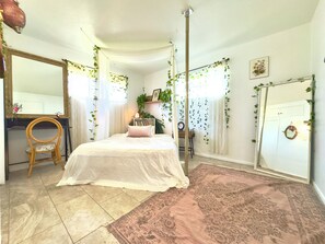 3 bedrooms, internet, bed sheets