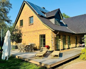 Outdoor dining - Ferienhaus Boddenblick - Charming semi-detached house in Trips on Rügen - (Bergen auf Rügen)