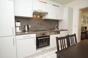 Geladeira, fogão, cooktop, lava-louças