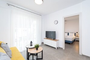 Smart TV - Green Almond One-Bedroom Apartment with Pool Access (Kavala)