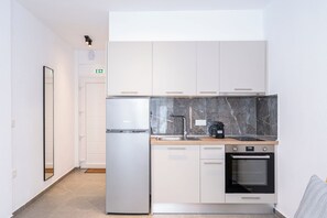 Fridge, oven, coffee/tea maker, cookware/dishes/utensils - Green Almond One-Bedroom Apartment with Pool Access (Kavala)