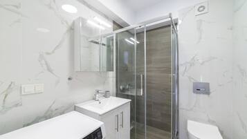 Bruser, hårtørrer, håndklæder