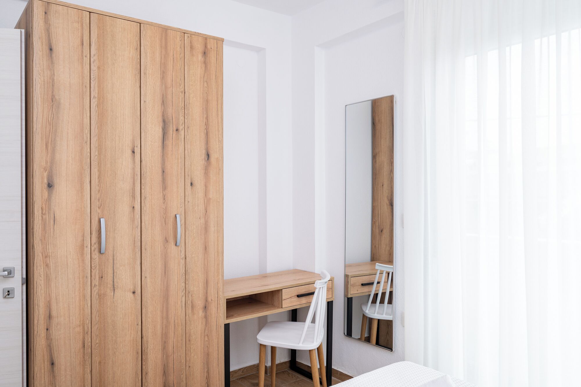 Bureau, Wi-Fi gratuit, draps fournis