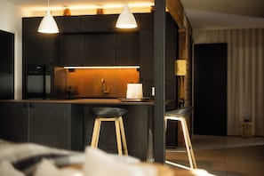 Villa | Private kitchen | Full-size fridge, microwave, coffee/tea maker, cookware/dishes/utensils