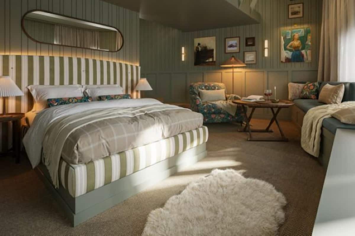 River Suite | Minibar, in-room safe, blackout drapes, free WiFi