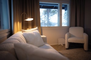 Villa | Minibar, in-room safe, blackout drapes, free WiFi