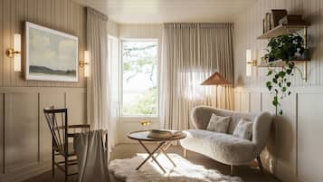 Deluxe River View | Minibar, in-room safe, blackout drapes, free WiFi