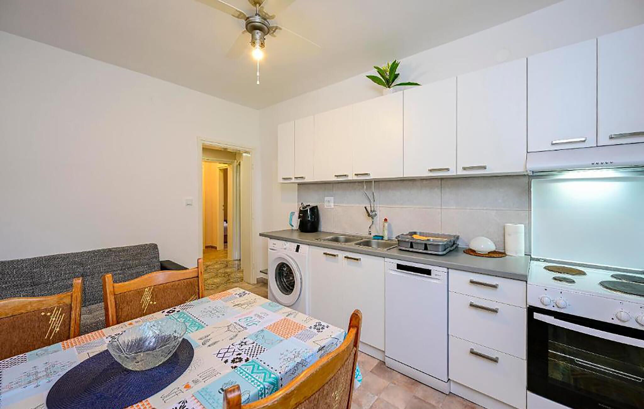 Kühlschrank, Ofen, Herdplatte, Geschirrspüler