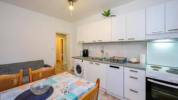 Geladeira, fogão, cooktop, lava-louças