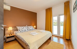 4 bedrooms, travel cot, free WiFi