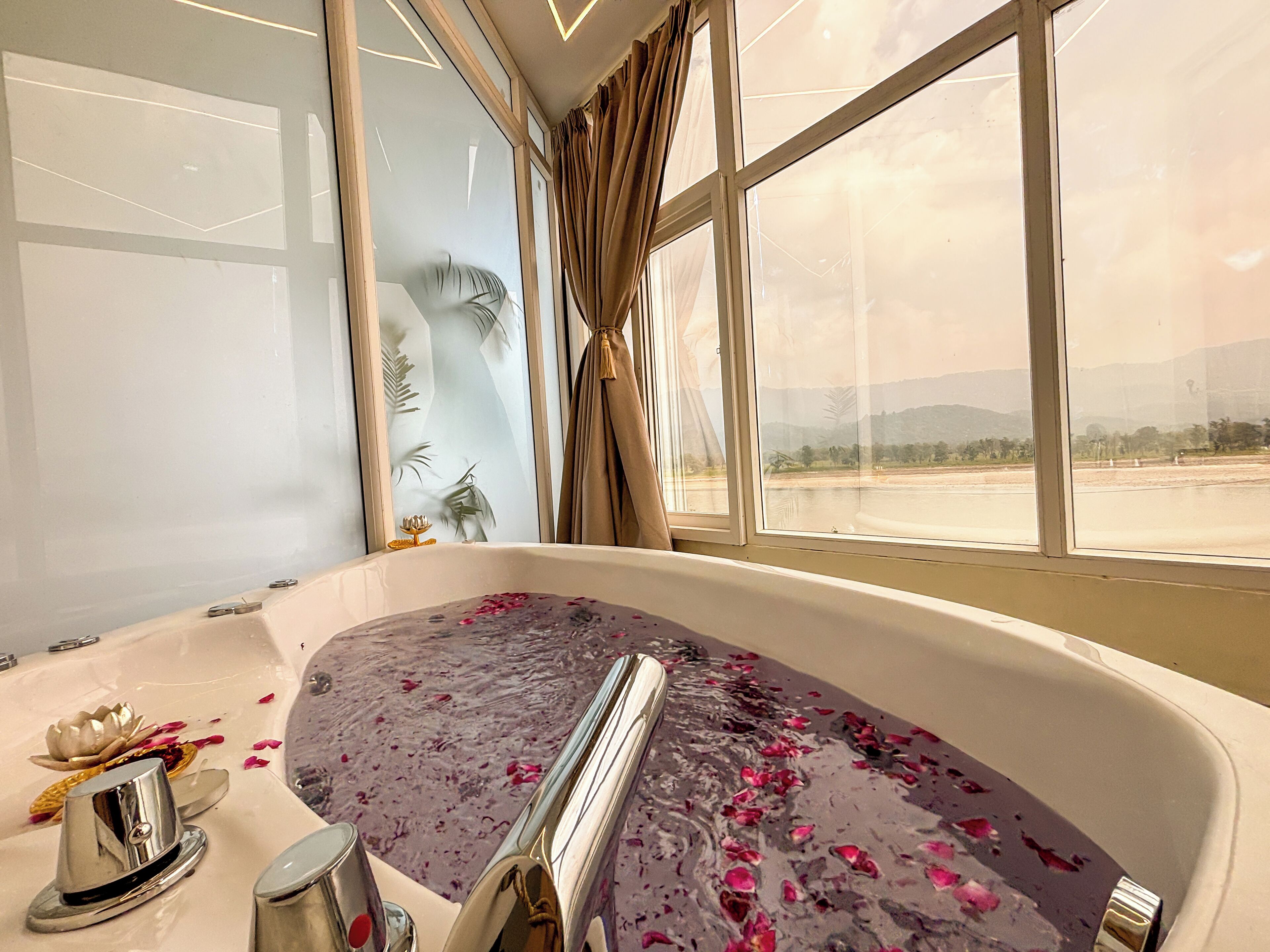 Private spa tub