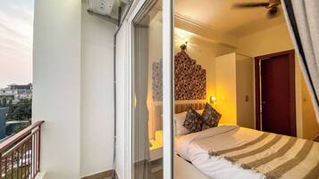 Deluxe Room, River View | Balcony