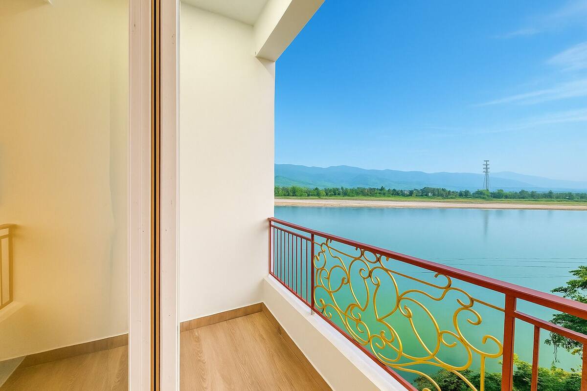 Deluxe Room, River View | Balcony