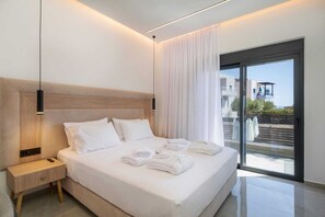 Travel cot, bed sheets