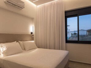 Travel cot, bed sheets - Luna Luxury Living, Villa (Chania)