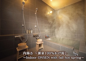 Superior-Apartment, 4 Schlafzimmer | Badezimmer | Badewanne und Dusche (separat), Quellwasserbad