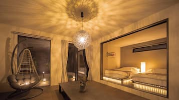 Deluxe Condo, 4 Bedrooms | Living area