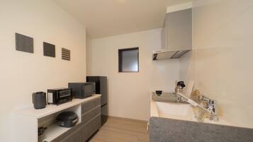 Superior Condo, 4 Bedrooms | Private kitchen | Full-size fridge, microwave, stovetop, cookware/dishes/utensils