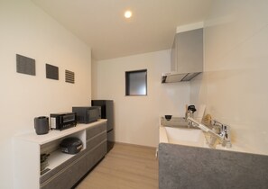 Condo superior, 4 habitaciones | Cocina privada | Refrigerador con congelador, microondas y parrilla de estufa 