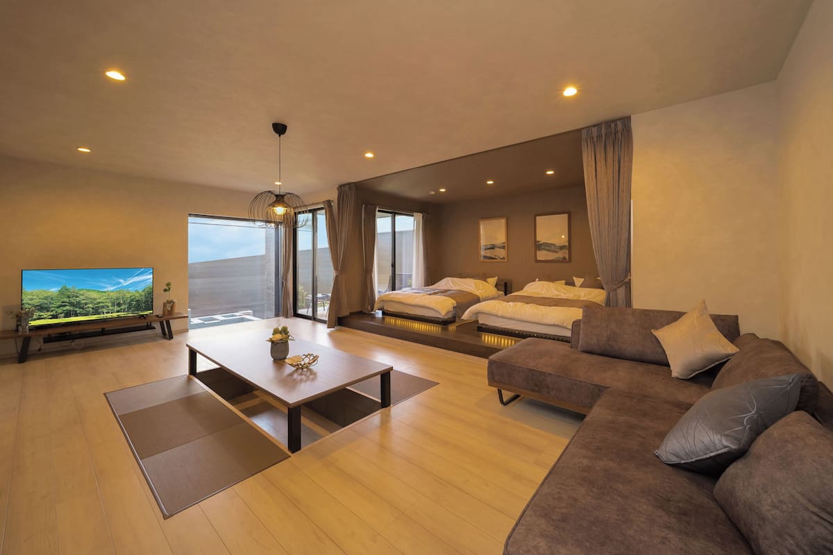 Condo Confort, 2 habitaciones | Decoración personalizada, muebles diferentes y cortinas blackout