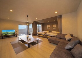 Decoración personalizada, muebles diferentes y cortinas blackout