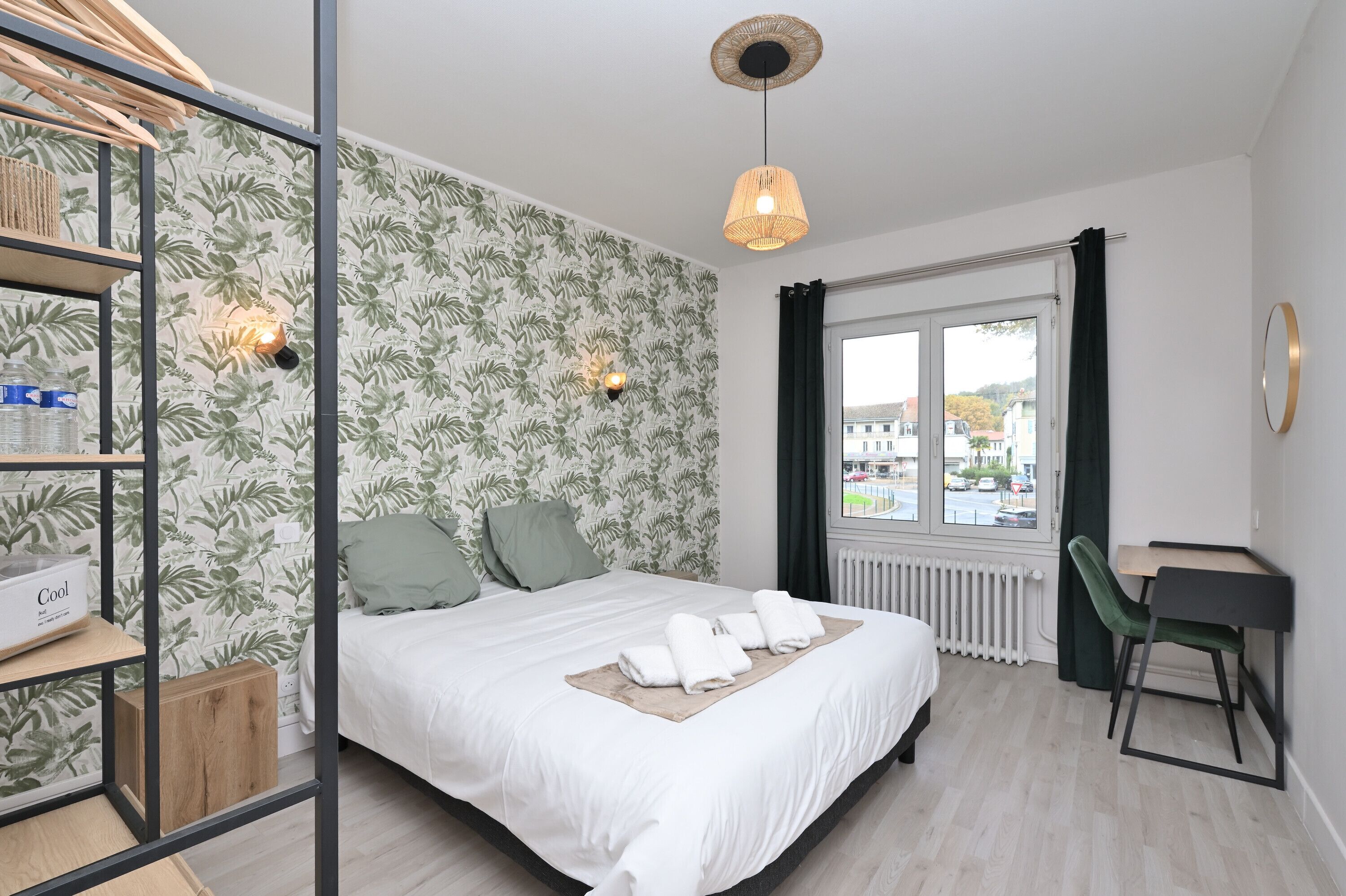 1 habitación, tabla de planchar con plancha, wifi y ropa de cama 