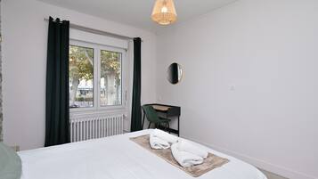 Iron/ironing board, WiFi, bed sheets