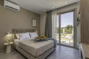 4 bedrooms, iron/ironing board, travel cot, Internet