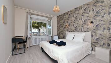 Iron/ironing board, WiFi, bed sheets