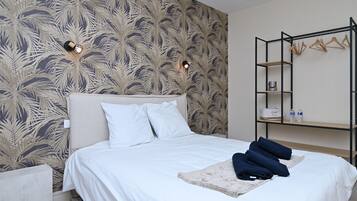 Iron/ironing board, WiFi, bed sheets