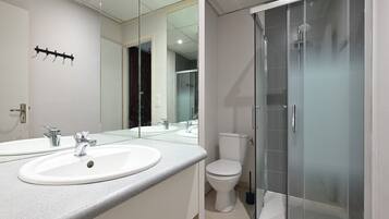 Shower, towels
