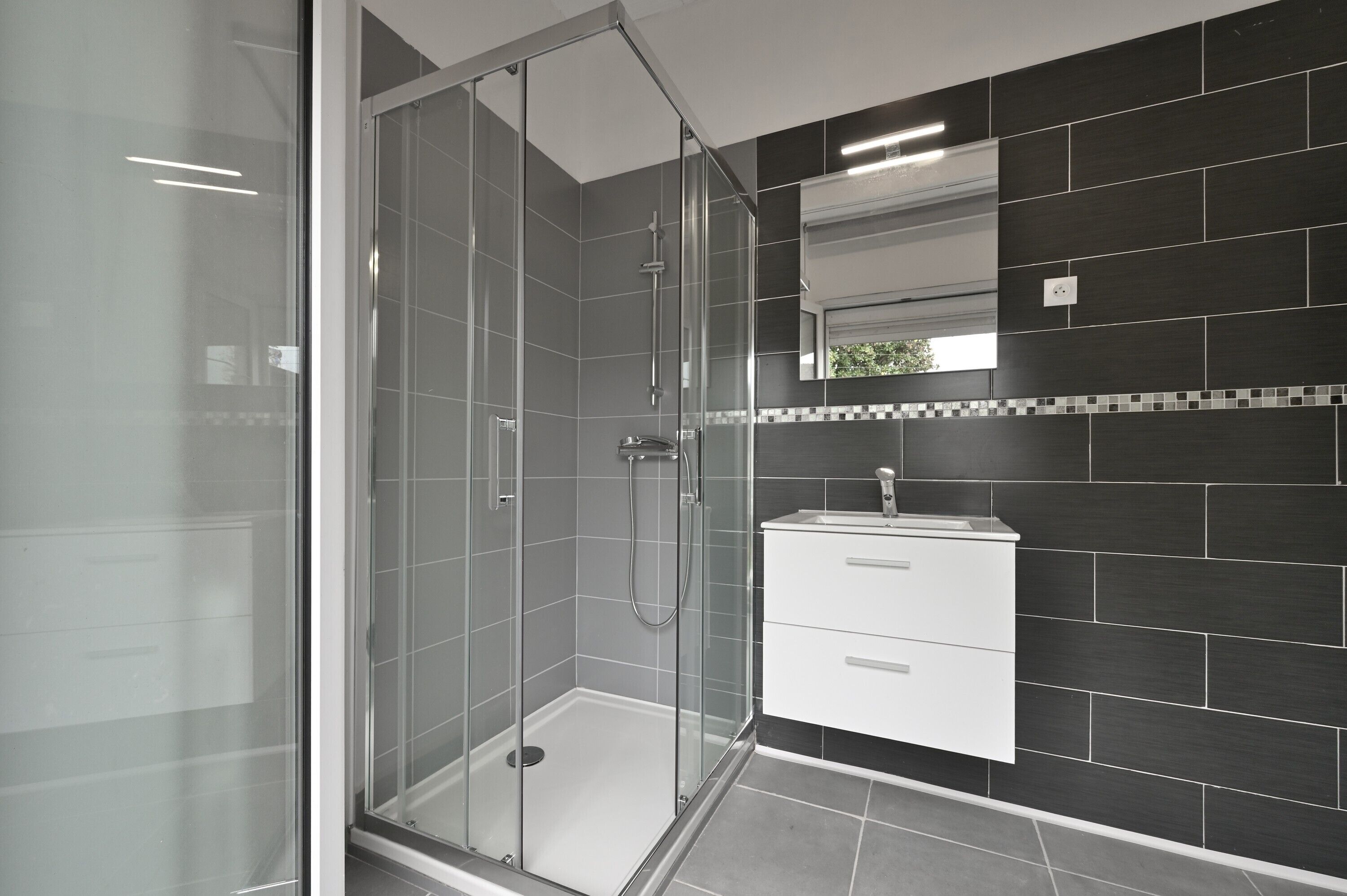 Shower, towels