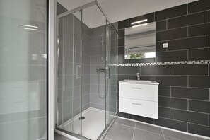 Shower, towels