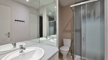 Shower, towels