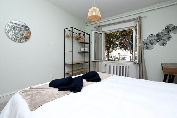 1 habitación, tabla de planchar con plancha, wifi y ropa de cama 