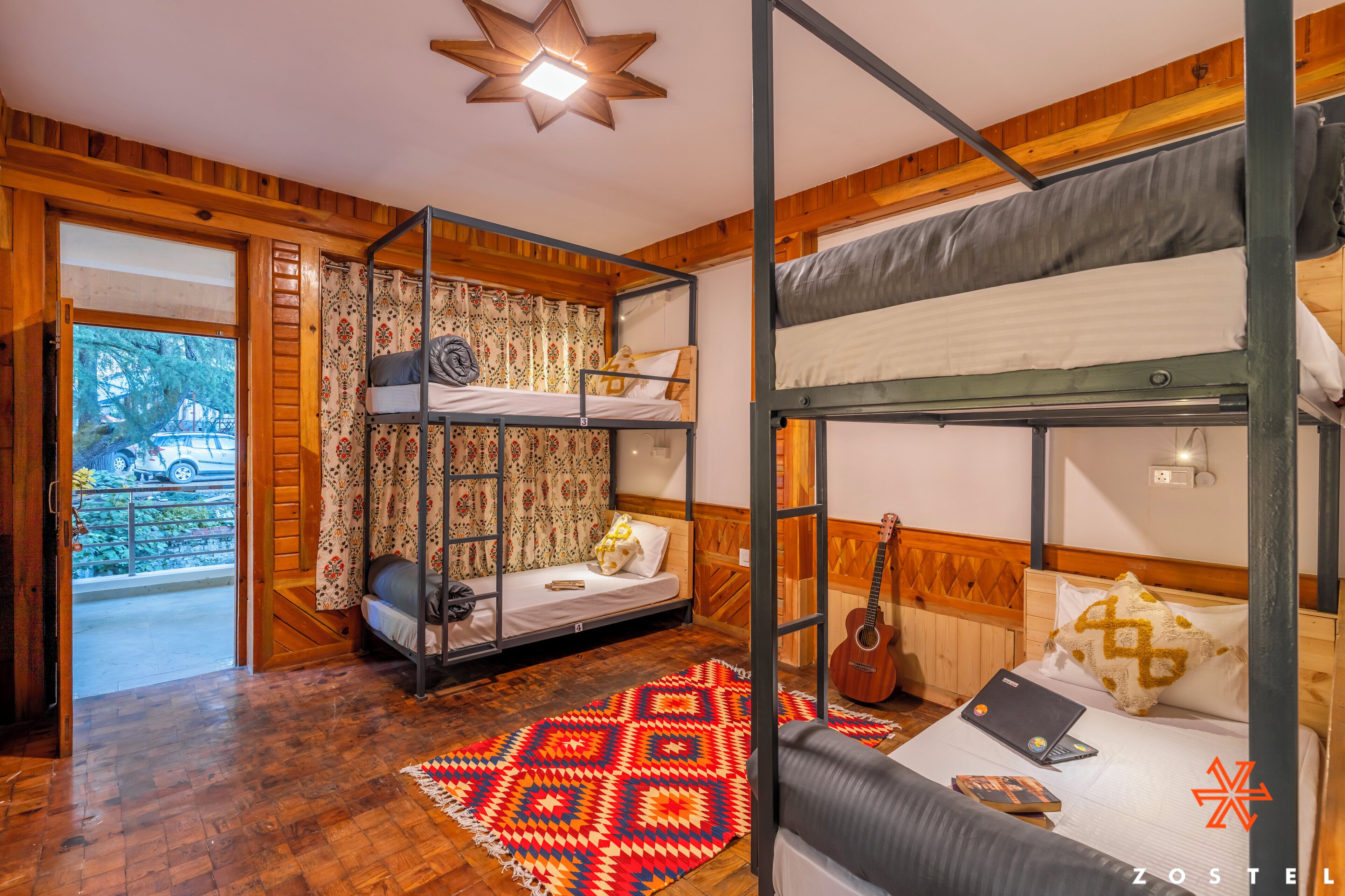 Deluxe 4 Bed Female Dorm | Free WiFi